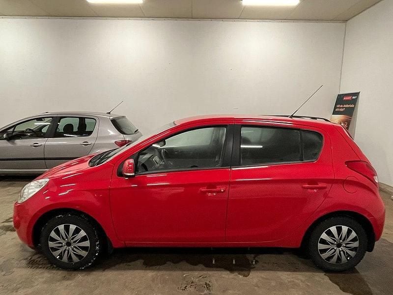 Begagnad Hyundai i20 78 HK (57 kW) 2010 Röd Halvkombi