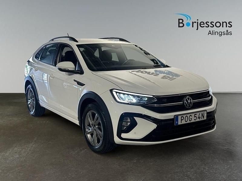 Vit Begagnad 2023 VW Taigo R-line SUV | 229 900 kr (Marknadspris) - Bild 1/4