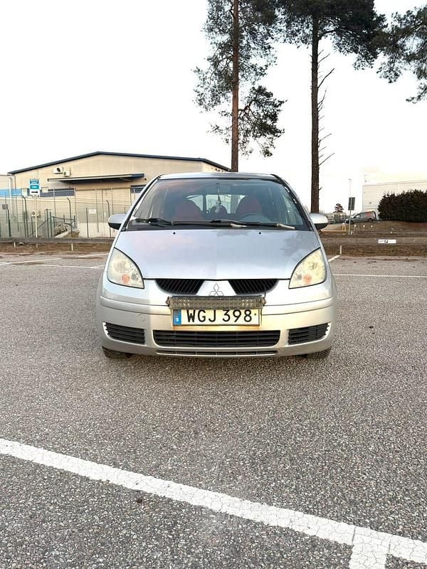 Begagnad Mitsubishi Colt 95 HK (69 kW) 2005 Halvkombi
