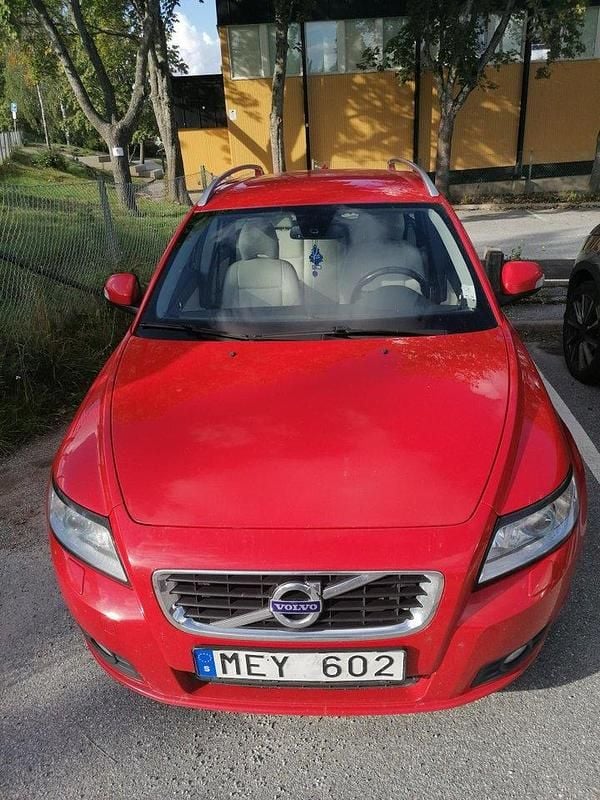Röd Begagnad 2012 Volvo V50 Momentum Kombi | 68 000 kr (Marknadspris) - Bild 1/4