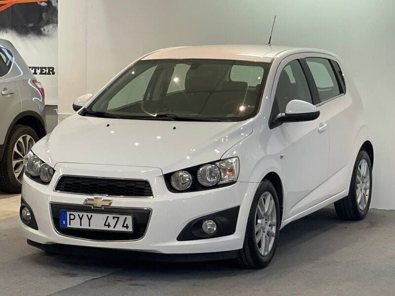 Vit Begagnad 2011 Chevrolet Aveo Halvkombi | 69 900 kr - Bild 1/4