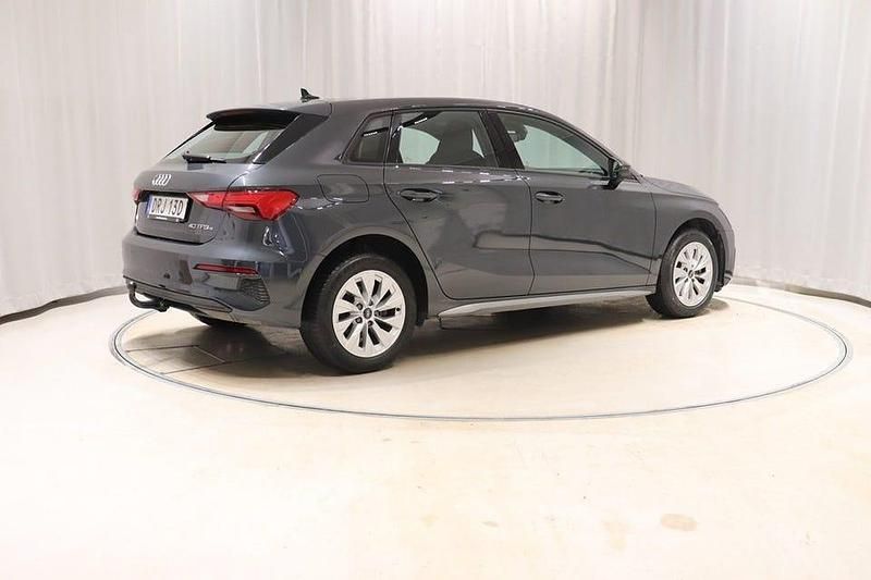 Begagnad Audi A3 150 HK (110 kW) 2023 Manhattangrå Sedan