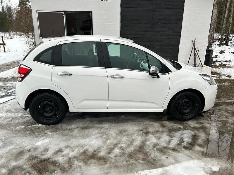 Begagnad 2013 Citroën C3 PureTech Halvkombi | 59 000 kr (Marknadspris) - Bild 1/4