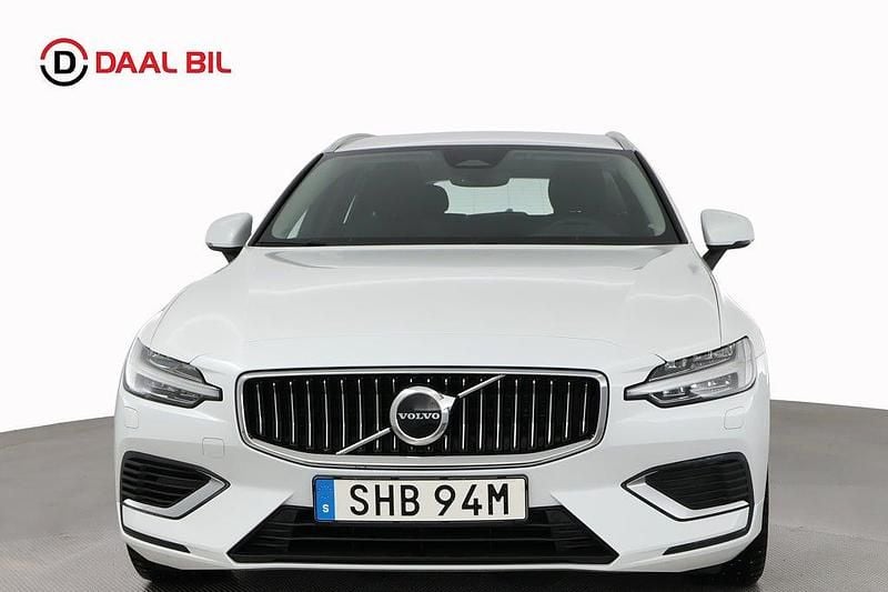 Begagnad Volvo V60 Performance 253 HK (186 kW) 2022 Vit Kombi