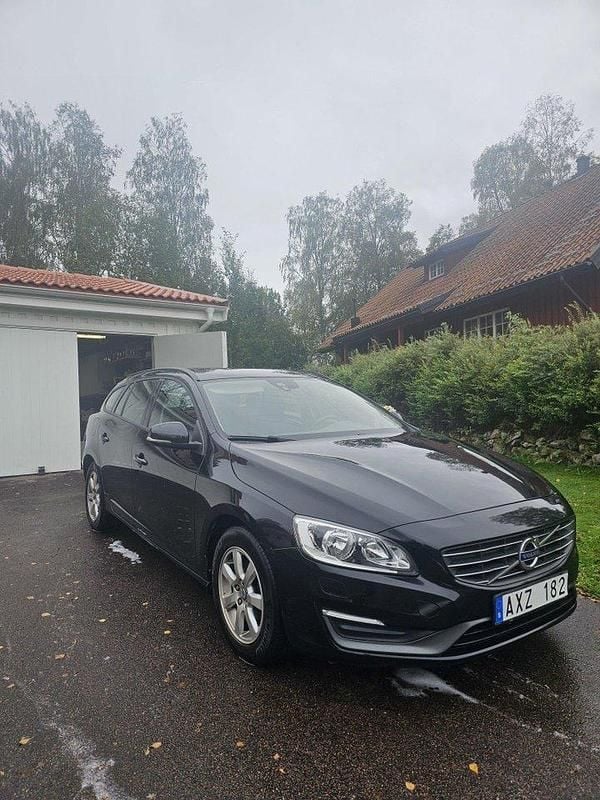 Svart Begagnad 2014 Volvo V60 Kinetic Kombi | 130 000 kr (Bra pris) - Bild 1/4