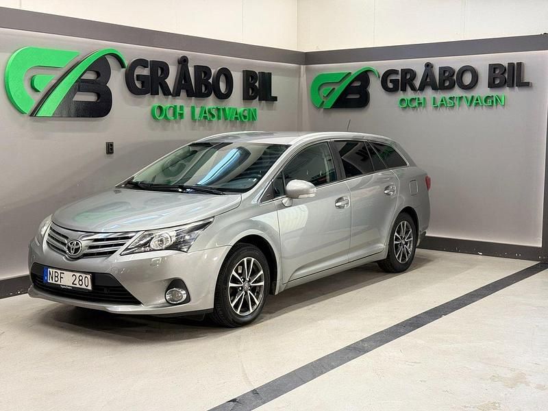 Ljusgrå (grå) Begagnad 2012 Toyota Avensis Business Edition Kombi | 79 900 kr (Marknadspris) - Bild 1/4