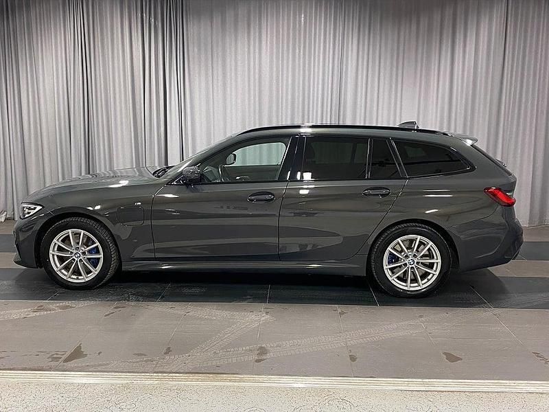 Begagnad BMW 330e M Sport 184 HK (135 kW) 2020 Grå Kombi
