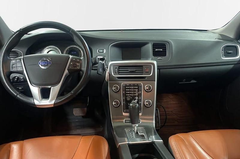 Begagnad Volvo S60 207 HK (152 kW) 2010 Svart Sedan