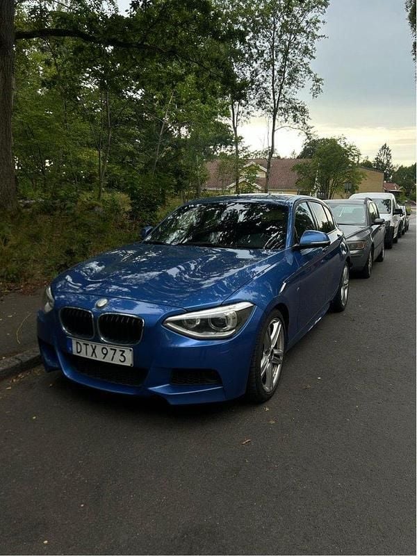 Blå Begagnad 2015 BMW 116 M Sport Halvkombi | 95 000 kr (Bra pris) - Bild 1/4