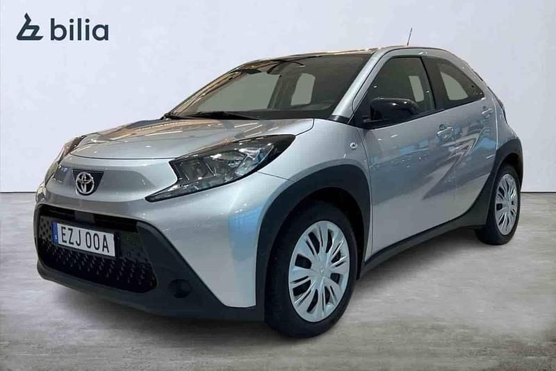 Silver Begagnad 2022 Toyota Aygo X SUV | 179 900 kr (Lite dyr) - Bild 1/1
