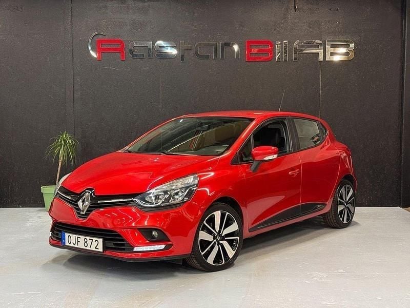 Röd Begagnad 2016 Renault Clio IV Expression Halvkombi | 79 000 kr (Marknadspris) - Bild 1/4
