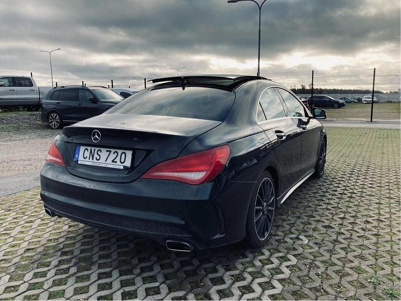 Svart Begagnad 2014 Mercedes CLA200 AMG Sportkupé | 159 000 kr (Marknadspris) - Bild 1/4