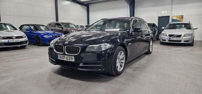 Svart Begagnad 2014 BMW 520 M Sport Kombi | 109 900 kr (Superpris) - Bild 1/4
