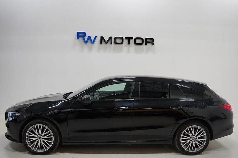 Begagnad Mercedes CLA250 Shooting Brake 218 HK (160 kW) 2021 Svart Kombi