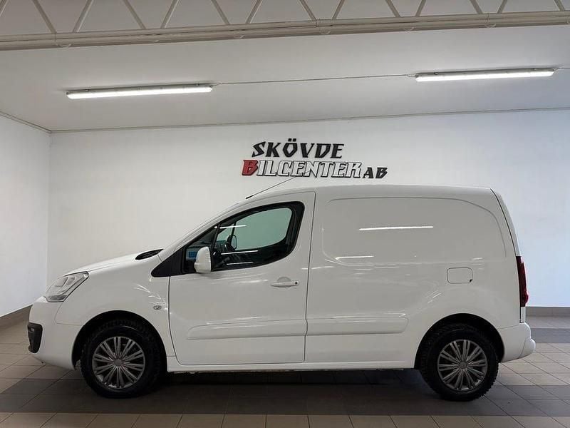 Vit Begagnad 2016 Peugeot Partner Minibuss | 52 500 kr (Bra pris) - Bild 1/4