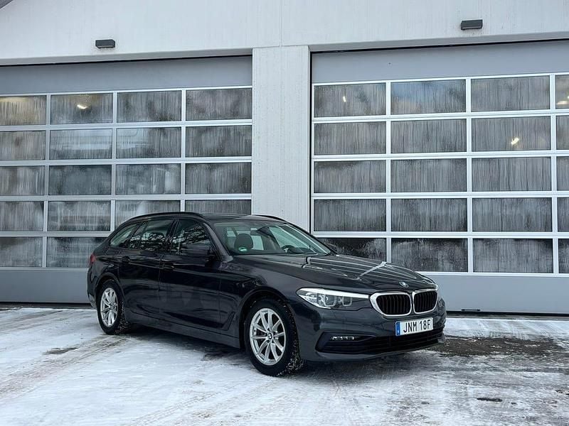 Metallic Begagnad 2019 BMW 520 Kombi | 219 000 kr (Bra pris) - Bild 1/4