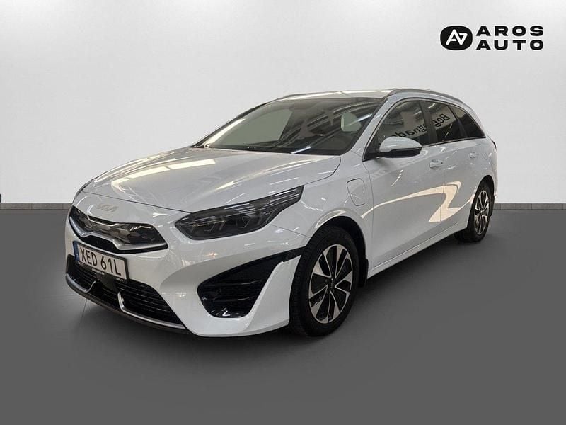 Vit (casa white) Begagnad 2022 Kia Ceed Sportswagon Advance Kombi | 247 900 kr (Marknadspris) - Bild 1/4