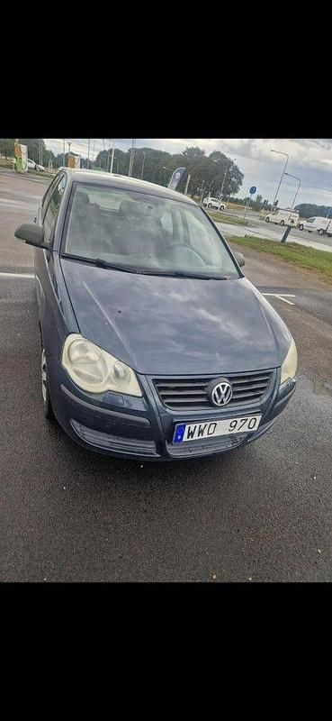 Grå Begagnad 2006 VW Polo Halvkombi | 45 000 kr (Dyr) - Bild 1/4
