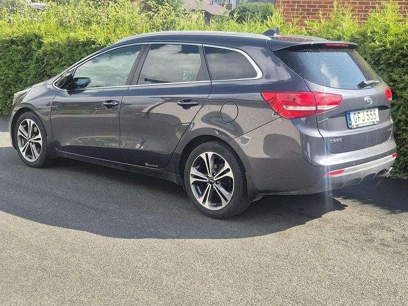 Grå Begagnad 2018 Kia Ceed Sportswagon GT-Line Kombi | 139 000 kr (Superpris) - Bild 1/3