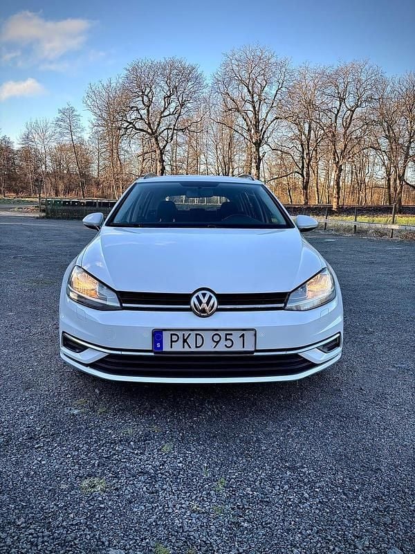 Begagnad 2017 VW Golf VII Kombi | 112 900 kr (Superpris) - Bild 1/4