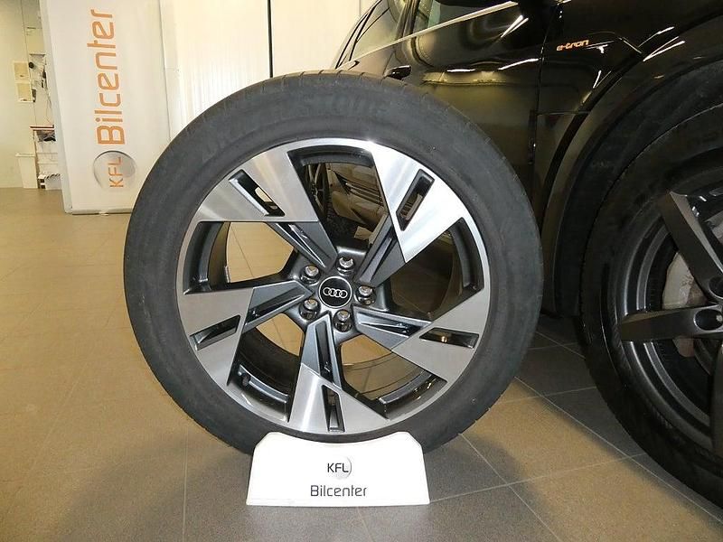 Begagnad Audi e-tron 300 kW (408 HK) 2022 Svart SUV