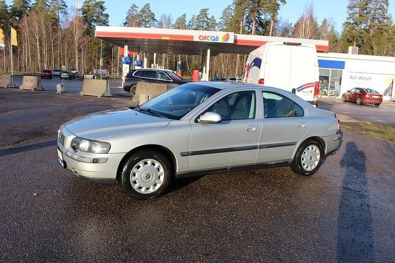 Begagnad 2003 Volvo S60 Sedan | 18 002 kr (Marknadspris) - Bild 1/4