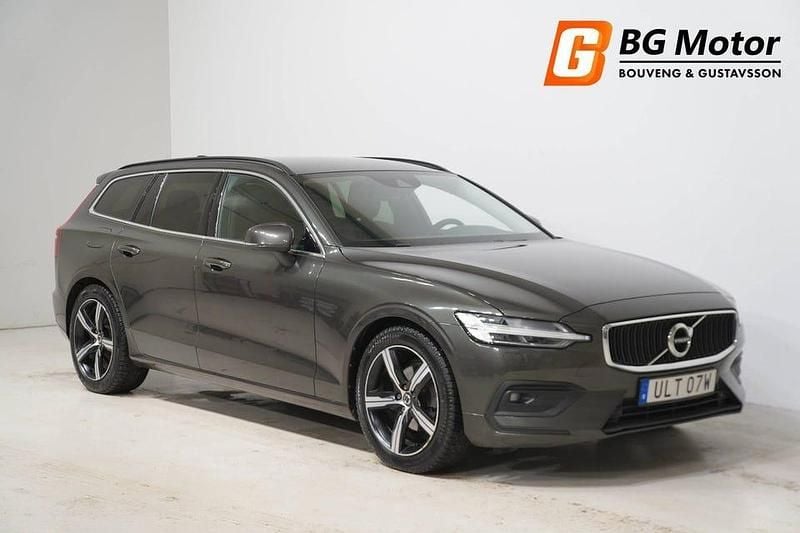 Mörkgrå Begagnad 2021 Volvo V60 Momentum Kombi | 219 900 kr (Marknadspris) - Bild 1/4