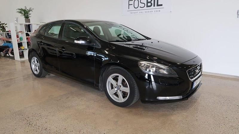 Svart Begagnad 2013 Volvo V40 Kombi | 119 900 kr (Marknadspris) - Bild 1/3