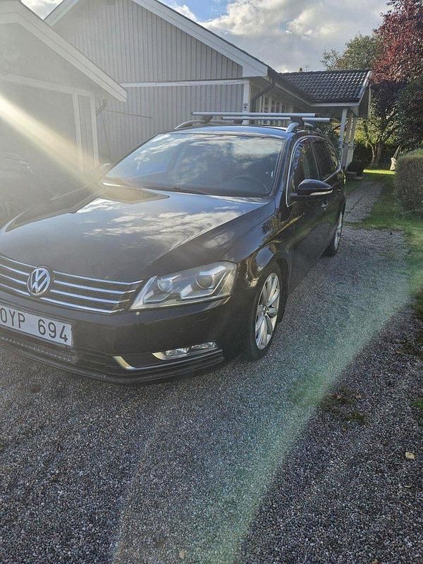 Svart Begagnad 2012 VW Passat Kombi | 57 000 kr (Bra pris) - Bild 1/4
