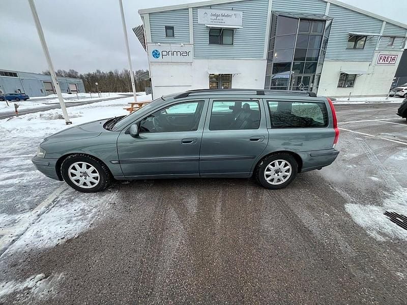 Begagnad Volvo V70 Business Edition 163 HK (119 kW) 2003 Grön Kombi