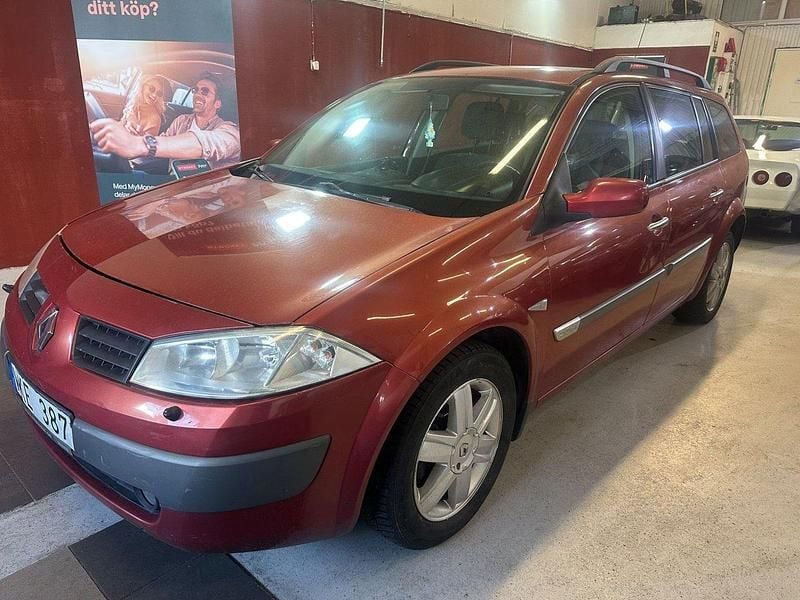 Röd Begagnad 2005 Renault Mégane GrandTour Kombi | 34 900 kr (Marknadspris) - Bild 1/4