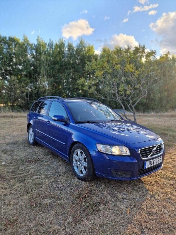 Blå Begagnad 2009 Volvo V50 Kombi | 42 500 kr (Marknadspris) - Bild 1/4