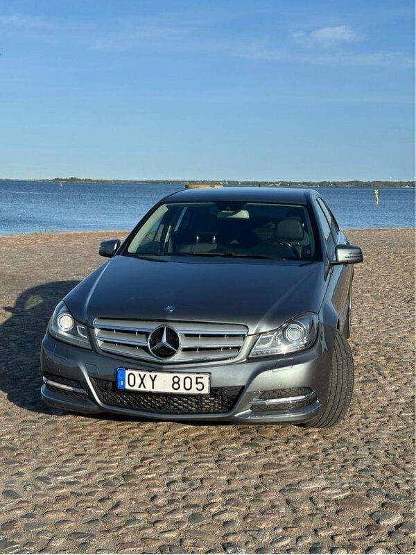 Grå Begagnad 2012 Mercedes C180 Avantgarde Sedan | 99 900 kr (Bra pris) - Bild 1/4