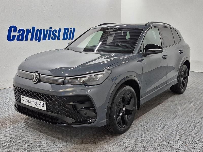 Dolphin grey metallic Ny 2025 VW Tiguan R-line SUV | 579 000 kr (Lite dyr) - Bild 1/4