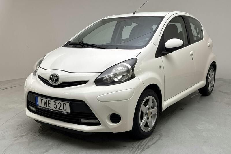 Vit Begagnad 2014 Toyota Aygo Halvkombi | 55 000 kr - Bild 1/4