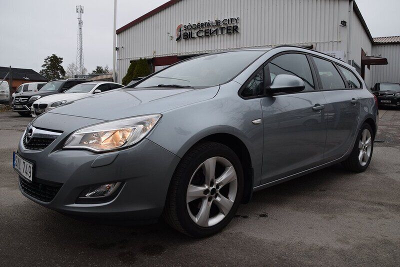 Grå Begagnad 2010 Opel Astra Enjoy Kombi | 59 900 kr (Marknadspris) - Bild 1/4