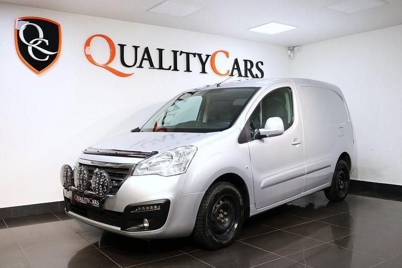 Grå Begagnad 2016 Peugeot Partner Minibuss | 79 000 kr (Marknadspris) - Bild 1/4