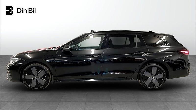 Begagnad VW Passat R-line 177 HK (130 kW) 2025 Svart Kombi