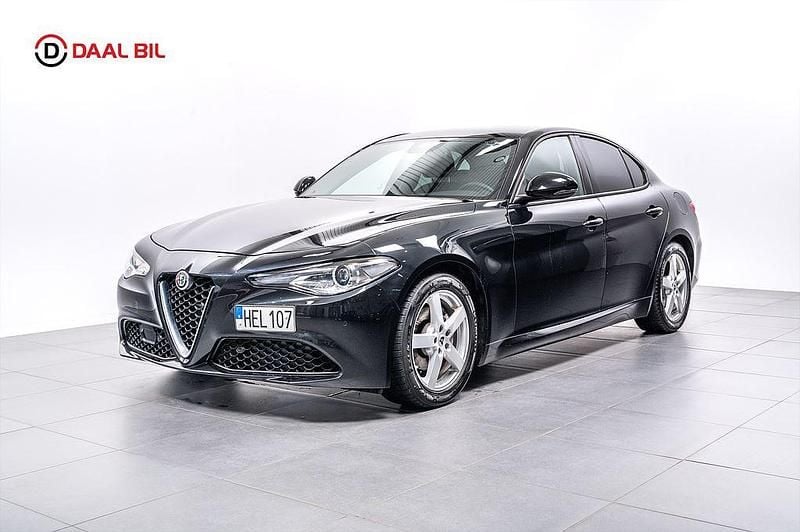 Begagnad Alfa Romeo Giulia Super 200 HK (147 kW) 2018 Svart Sedan