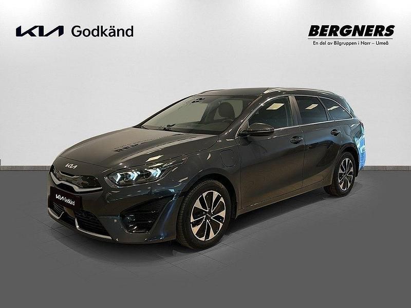Grå Begagnad 2022 Kia Ceed Sportswagon Advance Kombi | 259 900 kr (Marknadspris) - Bild 1/4