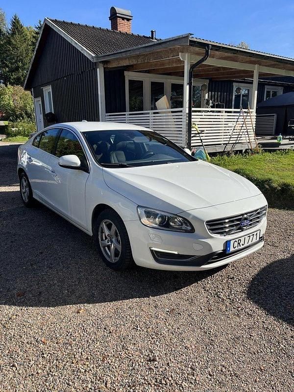 Vit Begagnad 2015 Volvo S60 Momentum Sedan | 69 000 kr (Marknadspris) - Bild 1/4