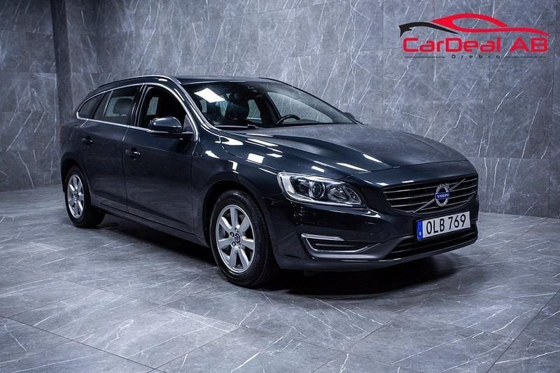 Grå Begagnad 2014 Volvo V60 Momentum Kombi | 94 800 kr (Marknadspris) - Bild 1/4