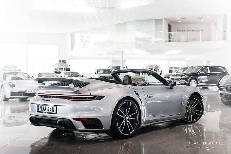 Begagnad Porsche 911 Turbo S Cabriolet 650 HK (478 kW) 2023 Flerfärgad Cab
