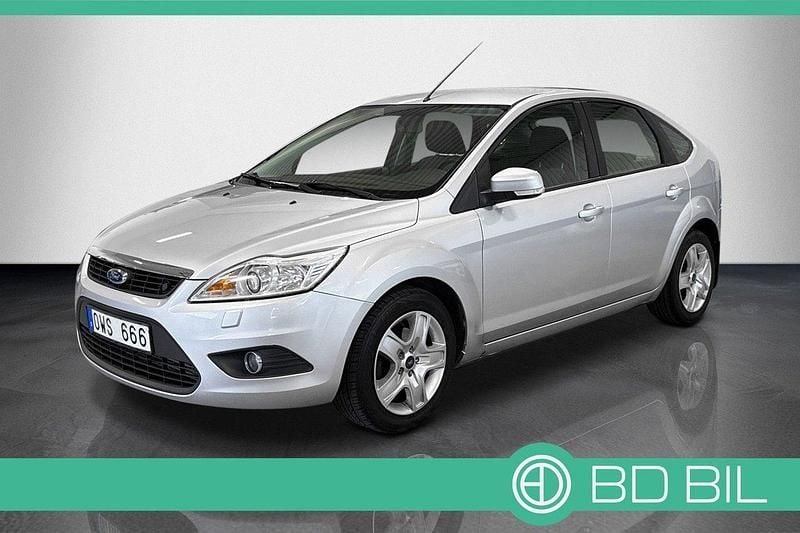 Grå Begagnad 2010 Ford Focus Halvkombi | 67 900 kr (Marknadspris) - Bild 1/3