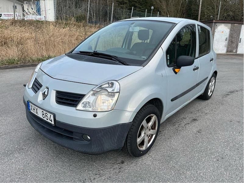 Grå Begagnad 2006 Renault Modus Minibuss | 20 000 kr (Marknadspris) - Bild 1/4