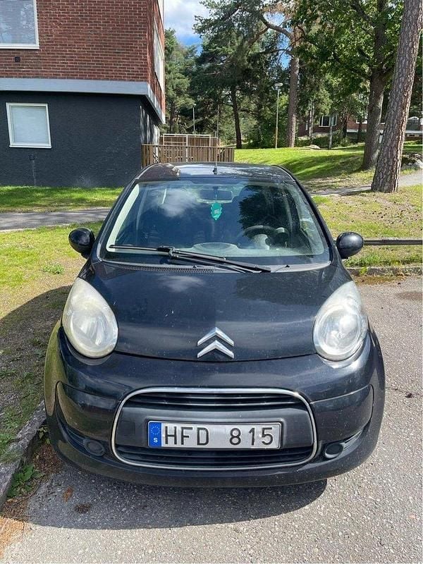 Svart Begagnad 2009 Citroën C1 Halvkombi | 22 000 kr (Marknadspris) - Bild 1/4