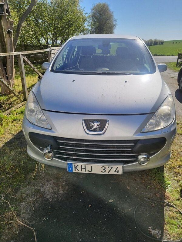 Grå Begagnad 2007 Peugeot 307 Halvkombi | 5 000 kr (Superpris) - Bild 1/4