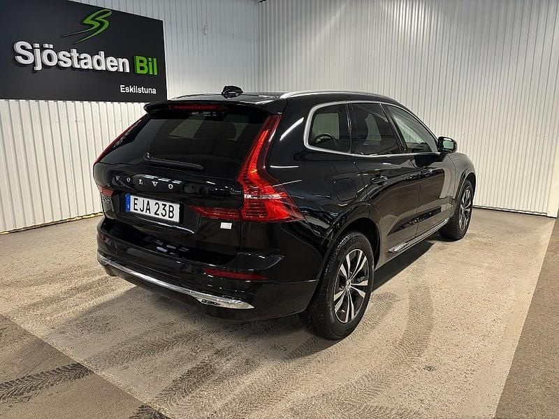 Begagnad Volvo XC60 Core 350 HK (257 kW) 2023 Svart SUV