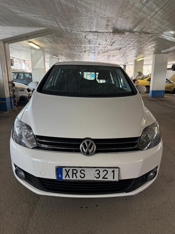 Vit Begagnad 2011 VW Golf Plus Cross Minibuss | 46 000 kr (Marknadspris) - Bild 1/4