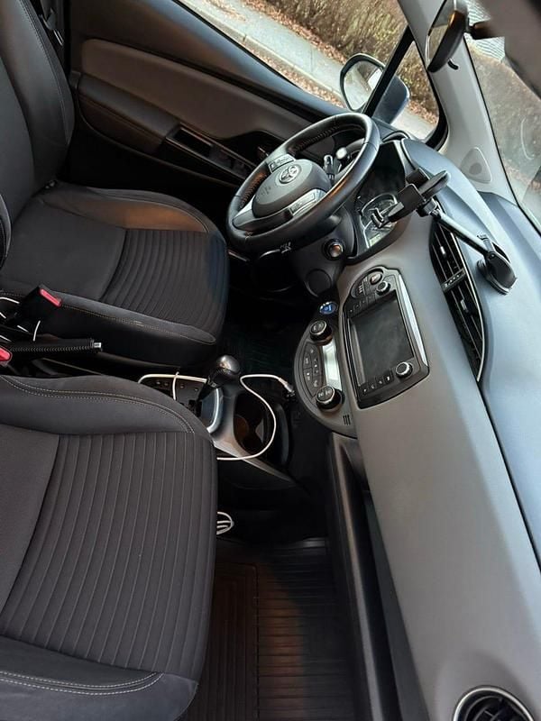 Begagnad Toyota Yaris Hybrid 101 HK (74 kW) 2016